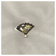 a041-20th Century Vintage Damascene Button of a Realistic Fan