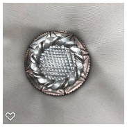 a019-20th  Century Vintage Carved Pearl Button